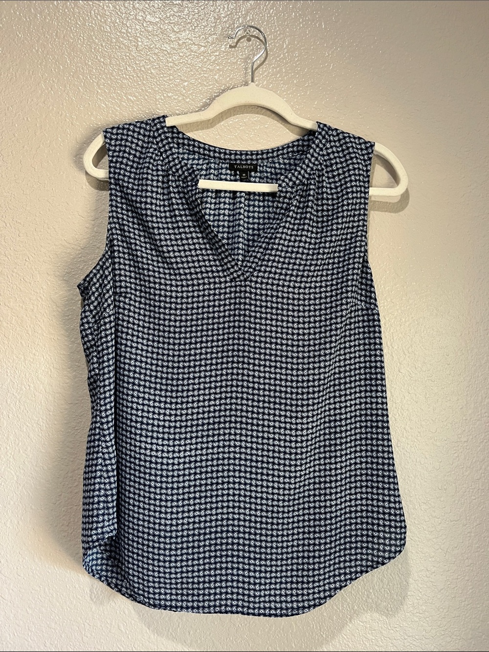 Talbots Navy White Sleeveless V-Neck Camisole Sz M Lightweight Paisley Office